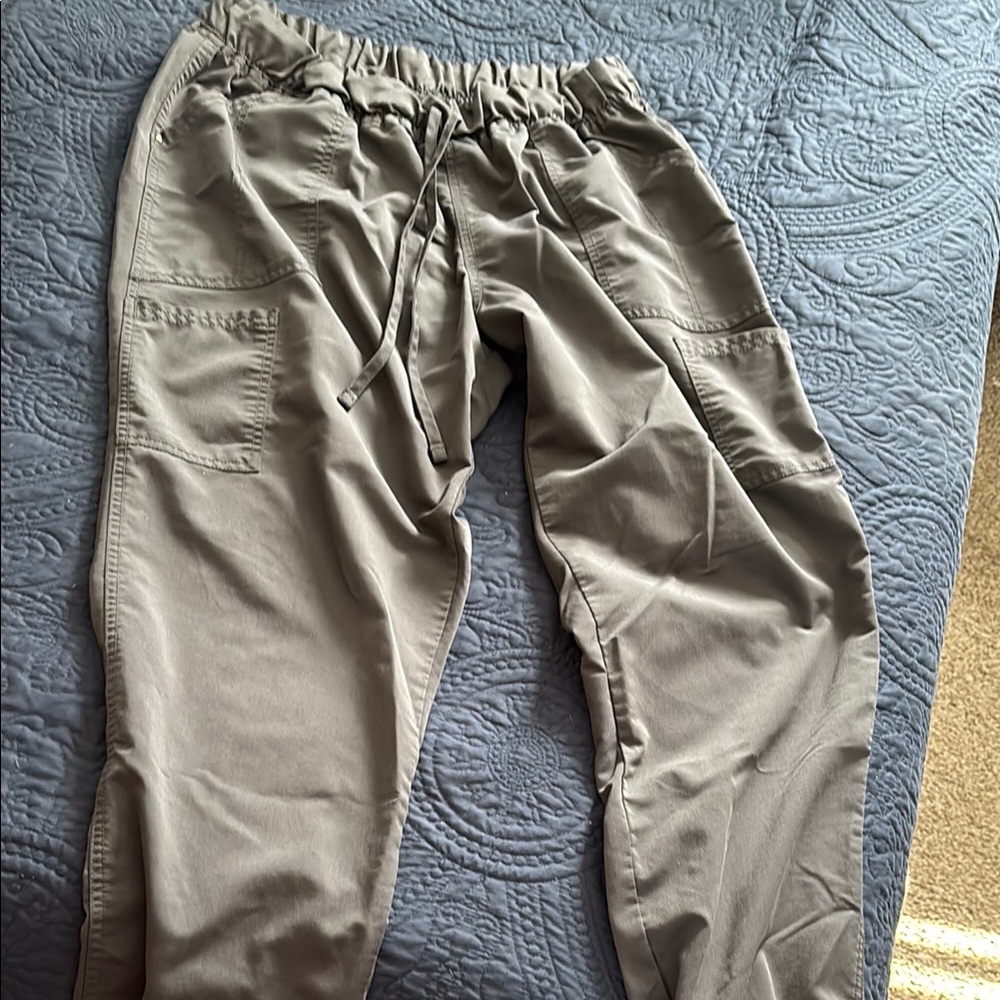 Women’s grey scrub pants with elastic on bottom of pants. Scrub-Star size xL.